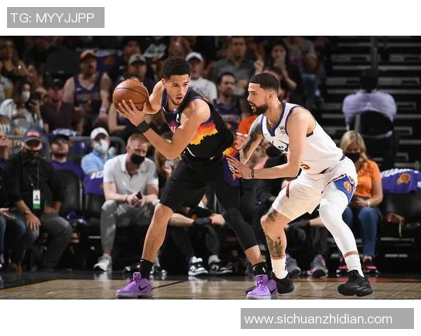 打得啥啊老铁！布克半场9中1仅拿3分3板2助 次节4中0未得分