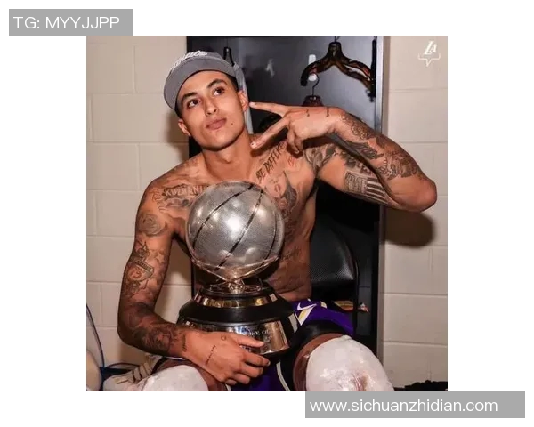 詹姆斯晒手写纸条:黑子们要是敢踏上球场 准会吓得屁滚尿流 詹姆斯晒手写纸条:黑子们要是敢踏上球场 准会吓得屁滚尿流